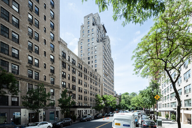 Building Photo - 1049 Fifth Ave