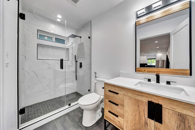 Foto del edificio - 24447 Clipstone St