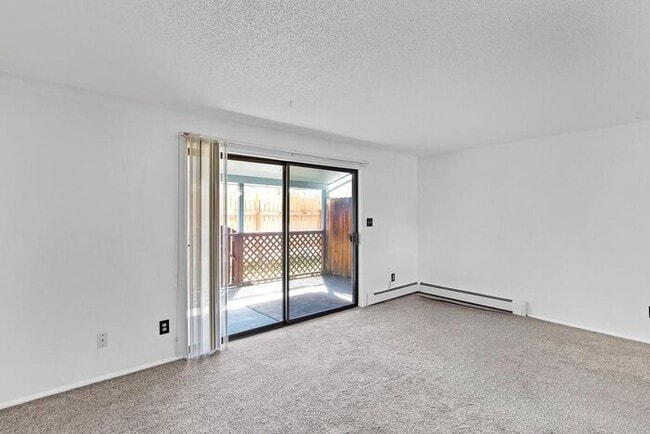 Foto del edificio - 2 Bedroom Condo near CMU