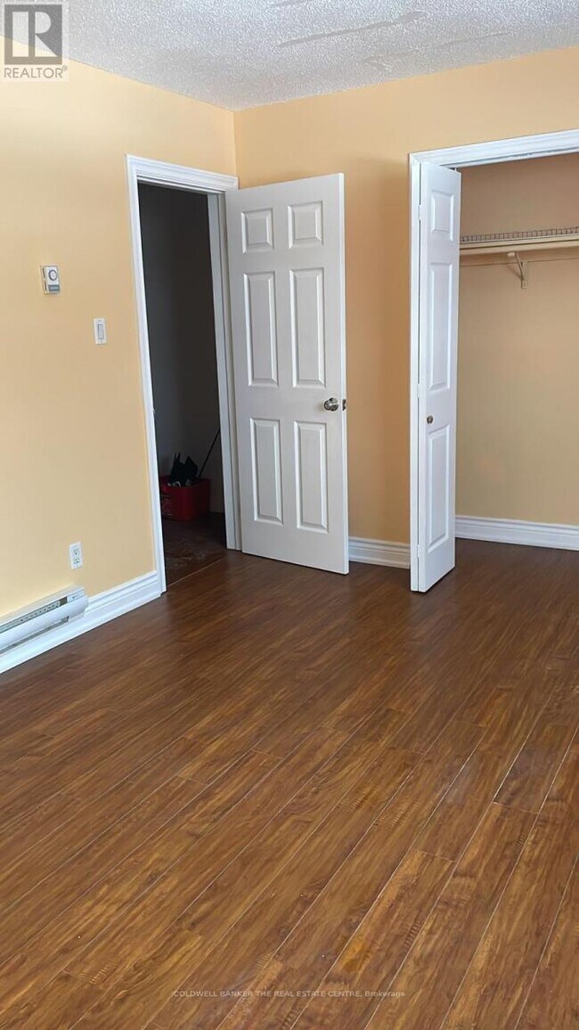 Photo du bâtiment - 1881 Lawrence Ave E