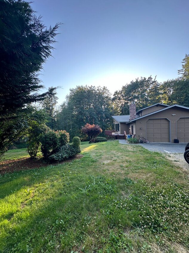 Foto principal - Issaquah Schools, bottom floor home unit w...