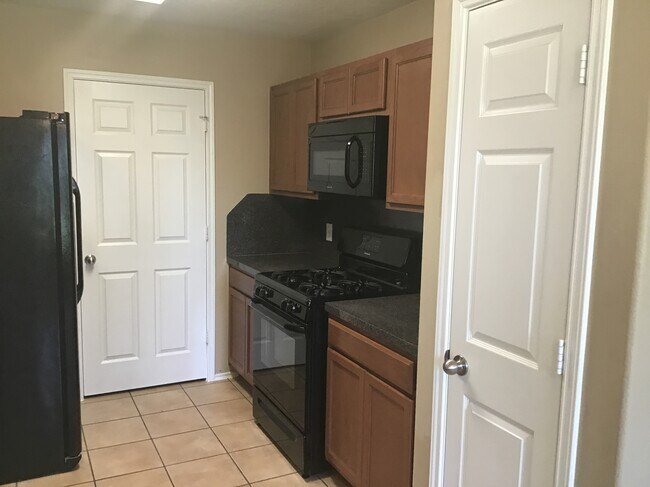 Building Photo - 10710 Plum Dale Way