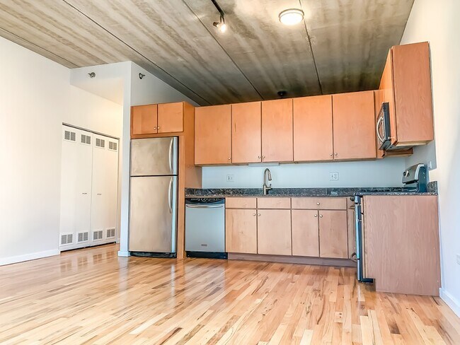 Foto del edificio - 630 N Franklin St