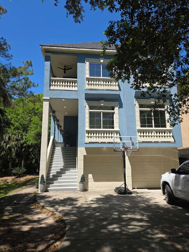 Foto del edificio - Four Bedroom Home Walking Distance to the Beach on Hilton Head!