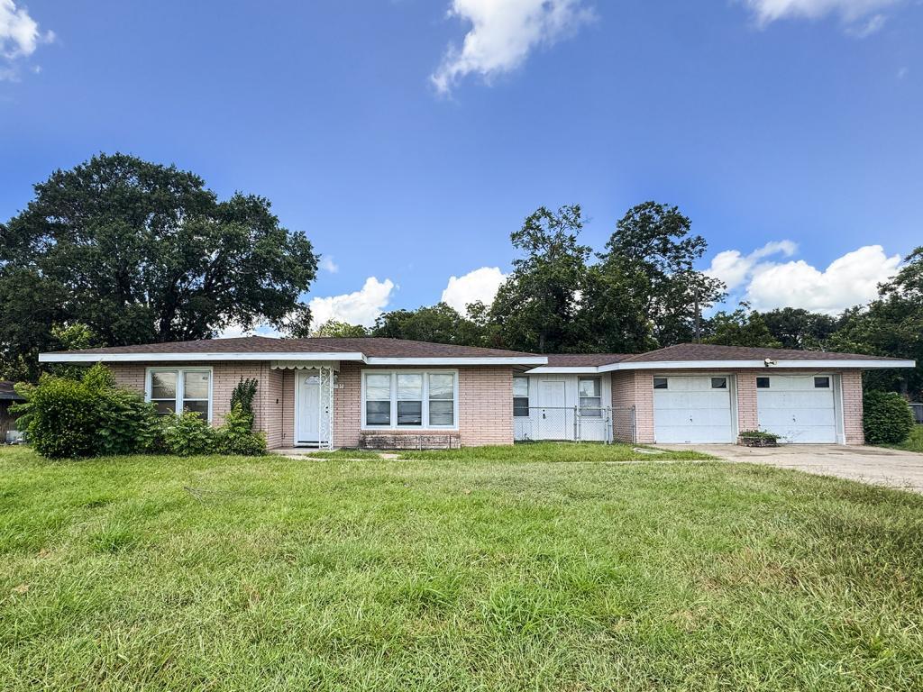 Primary Photo - 8103 N Navarro St