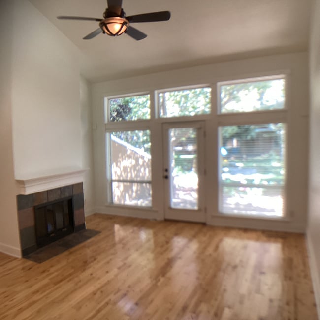 Building Photo - 720 E Lenz Ln