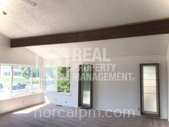 Building Photo - Spacious 3 bed 2 bath townhouse in Woodland