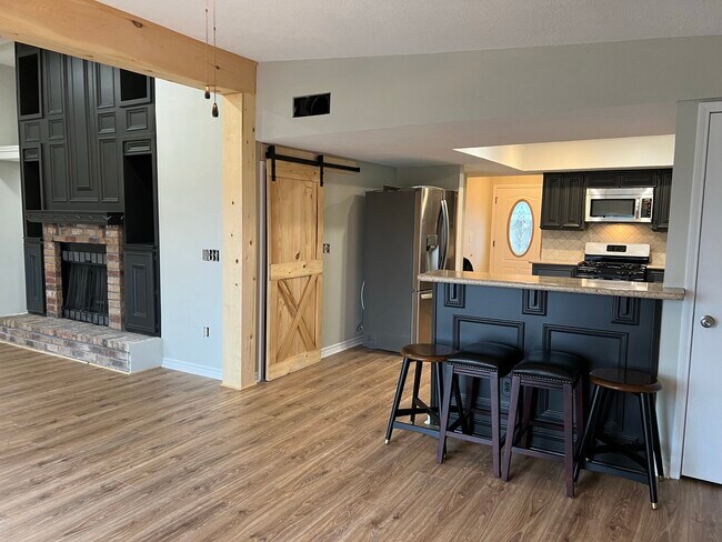 Foto del edificio - 658 Warsaw St