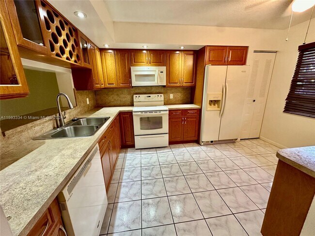 Building Photo - 1110 SW 125th Ave