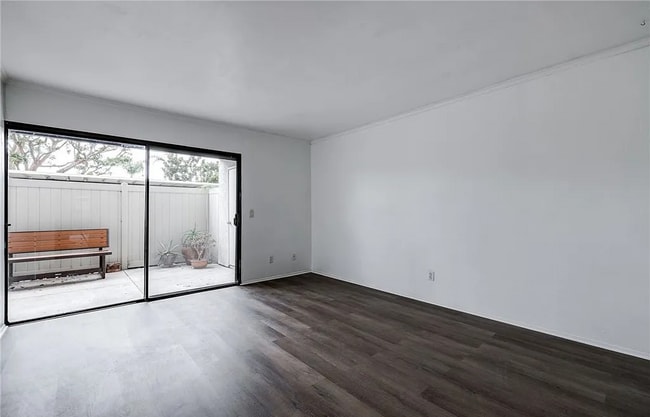 Building Photo - Welcome to this beautifully updated 1-bedr...