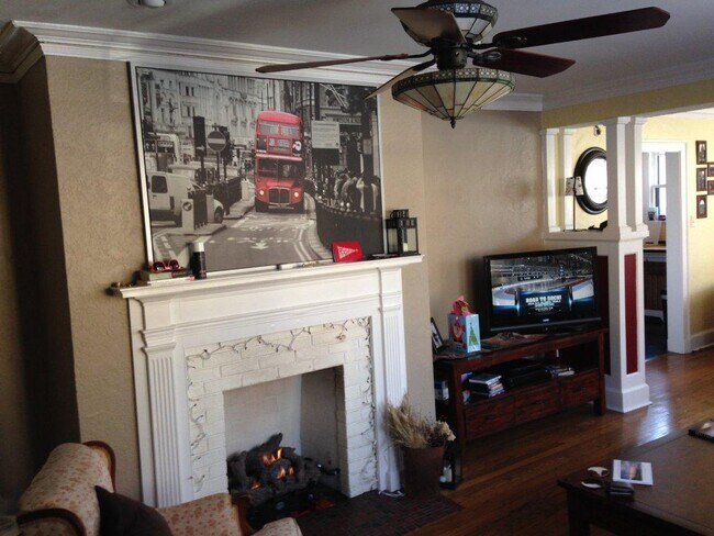 Building Photo - 1820 Pleasant St