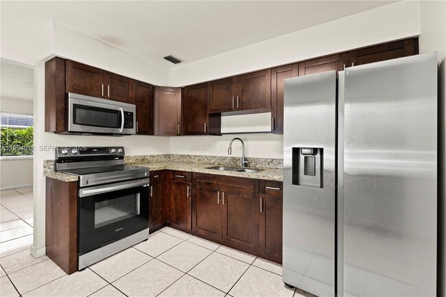 Foto del edificio - 6121 SW 40th Ct