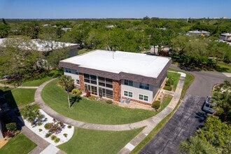 Building Photo - 3800 Saxon Dr