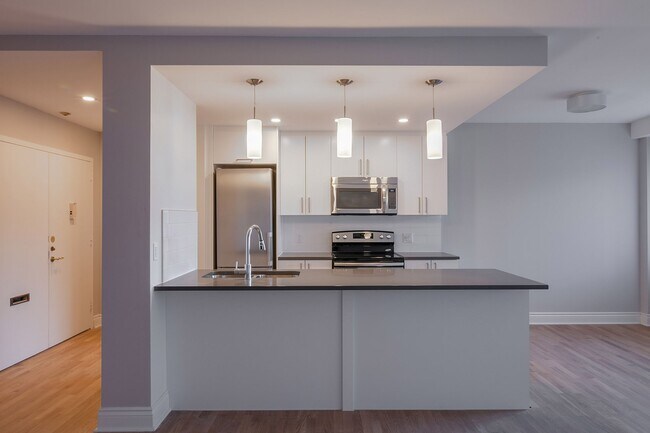 Building Photo - 4555 Av. Bonavista