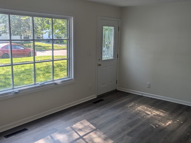 Foto del edificio - 3766 Rutledge Dr