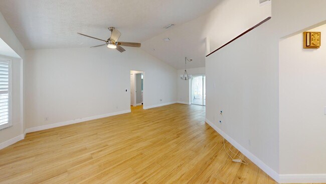 Building Photo - 8001 SE Pilots Cove Terrace