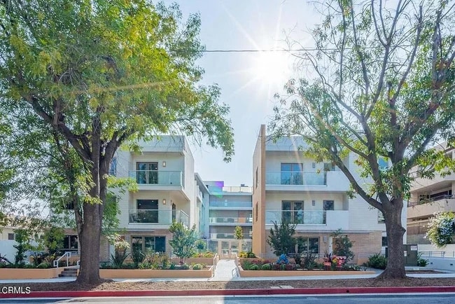Building Photo - 137 S Wilson Ave