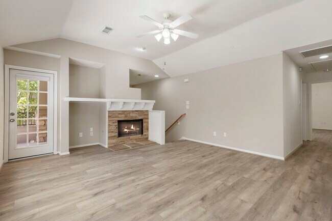 Foto del edificio - 67 Woodlily Pl