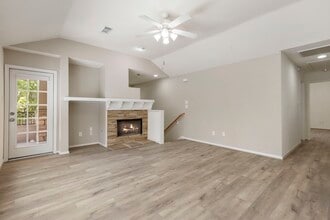 Building Photo - 67 Woodlily Pl