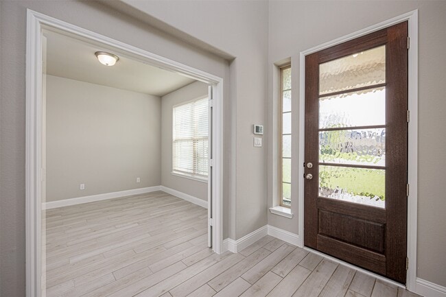 Foto del edificio - 1942 Mustang Blf Ln