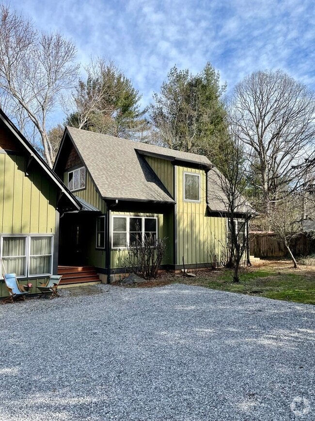 Building Photo - 355 Cummins Rd