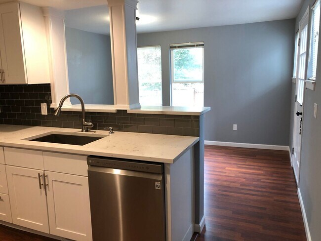 Foto del edificio - 3 bedroooms townhouse. Great School District!!