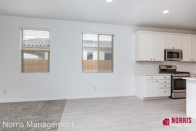 Foto del edificio - 4 br, 3 bath House - 313 E Tahiti Dr