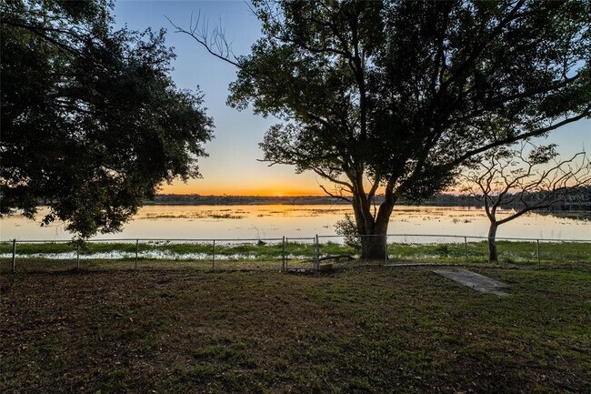 Foto del edificio - 1704 Ison Ln