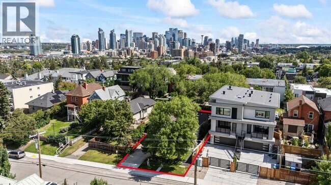 Photo du bâtiment - 1831-118A 18a St SW