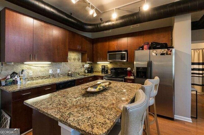 Foto del edificio - 5300 Peachtree Rd