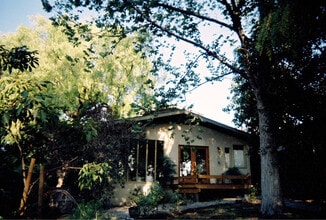 Building Photo - 463 Crane Blvd