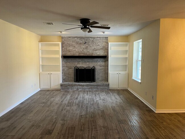 Foto del edificio - Beautiful 3B/2B Newly Remodeled Home Avail...