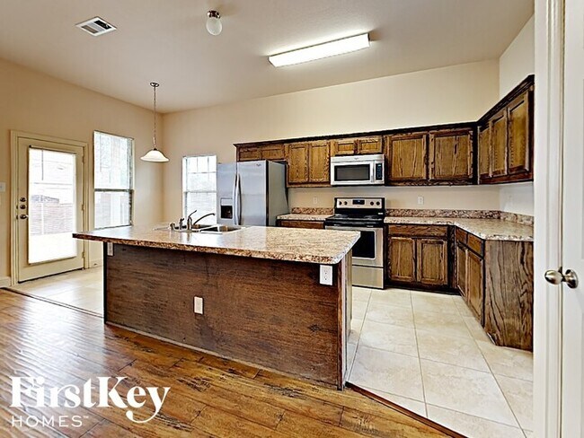 Building Photo - 1203 Jewel Ln