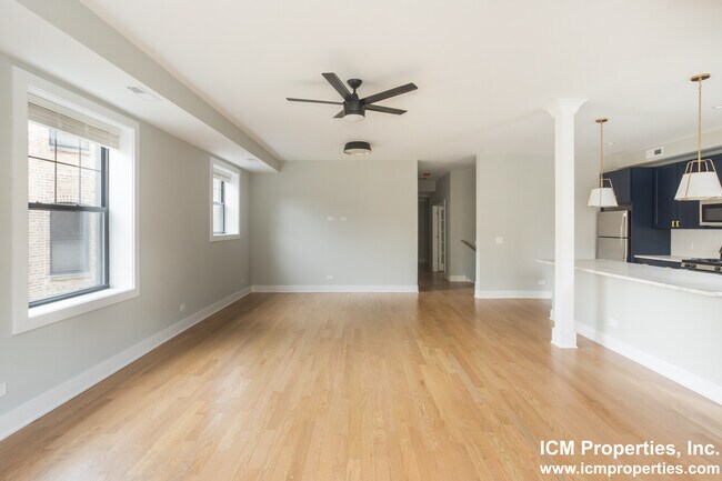 Foto del edificio - 4419 N Seeley Ave