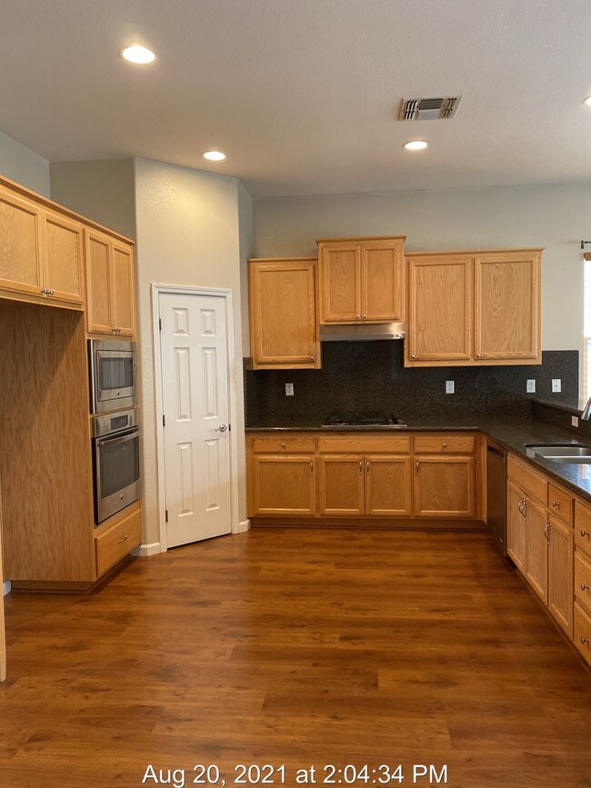 Building Photo - Beautiful Home in a Court