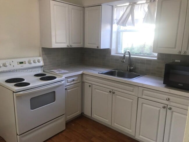 Photo - 2830 Monroe St House