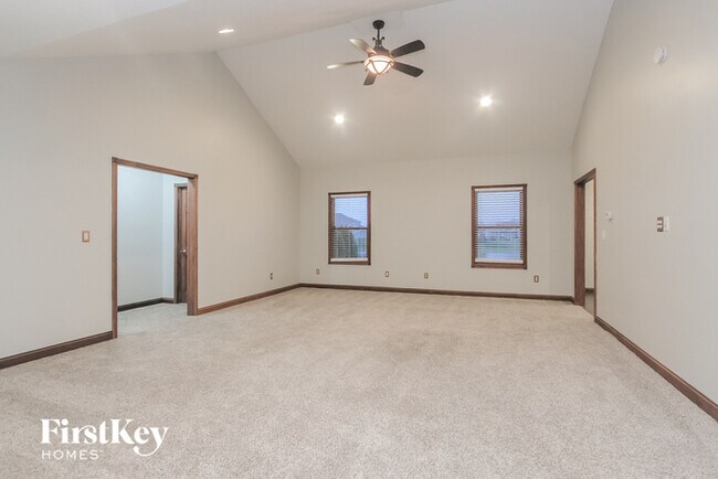 Building Photo - 1077 Forest Glen Dr