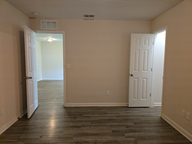Building Photo - 11138 Pine St
