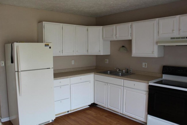 Building Photo - 9410 Meadowlark Dr