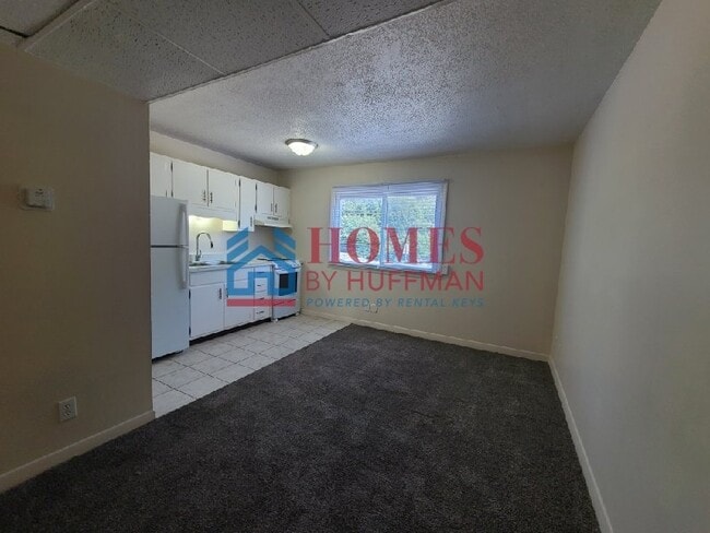 Building Photo - One Bedroom Apartment