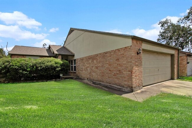 Building Photo - 5026 Spring Forest Dr
