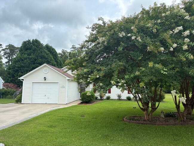 Foto del edificio - 3 Bed 2 Bath Newport Home Available now