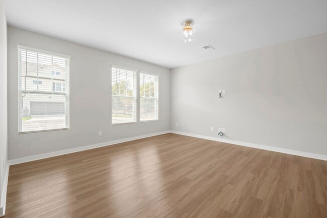 Foto del edificio - Brand New Construction Luxury Townhome in Pineville
