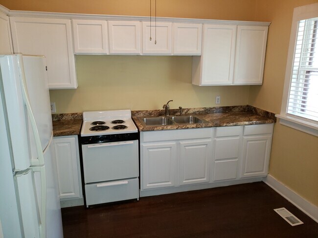 Foto del edificio - 2225 Scottwood Ave