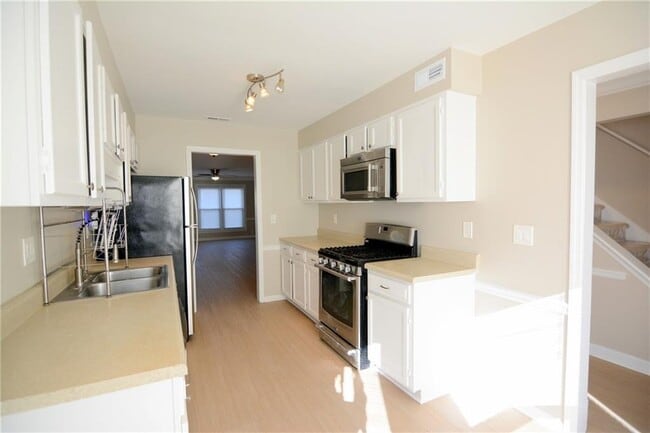 Building Photo - 1156 Magnolia Way SE