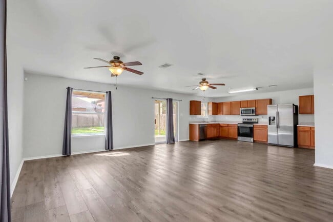 Building Photo - "Spacious 4-Bed, 3-Bath Retreat with Solar Panels!"