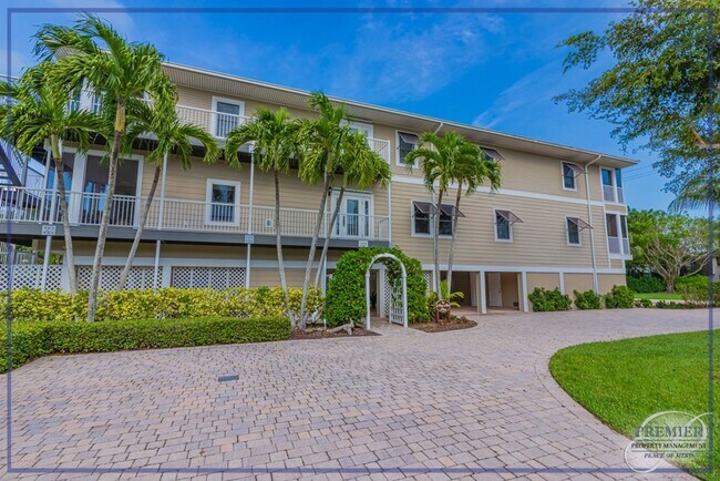 Foto del edificio - ***DOWNTOWN NAPLES ** 3 BEDS/3BATHS ** VIE...