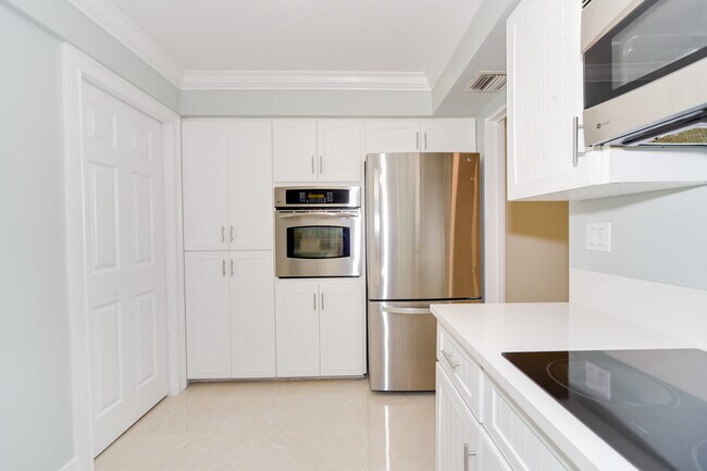 Foto del edificio - 709 W Royal Palm Rd