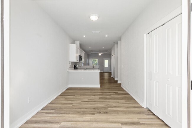 Building Photo - Historic Downtown Living – 3 Bed / 2 Bath Home