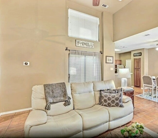 Foto del edificio - 209 Piccadilly Cir